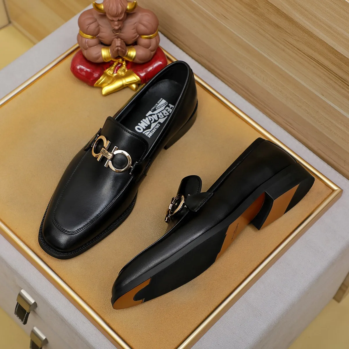 Men's shoes💰420🔥Ferragamo new men's formal shoes🇨🇳Official website original 1:1 mold opening, original quality💯Fine workmanship, high-end luxury shoes☘ The surface is made of imported Italian first-layer cowhide🌴🐑Leather lining🍓Rubber wear-resistant and non-slip outsole, breathable and comfortable to wear🍍The first choice for high-grade men, size 39-45 (38.46. Can be customized)